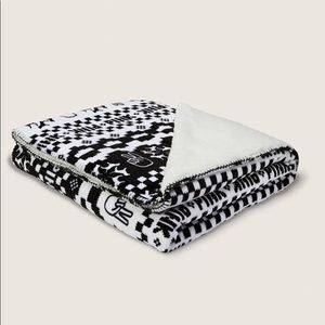 NWT PINK Sherpa Blanket